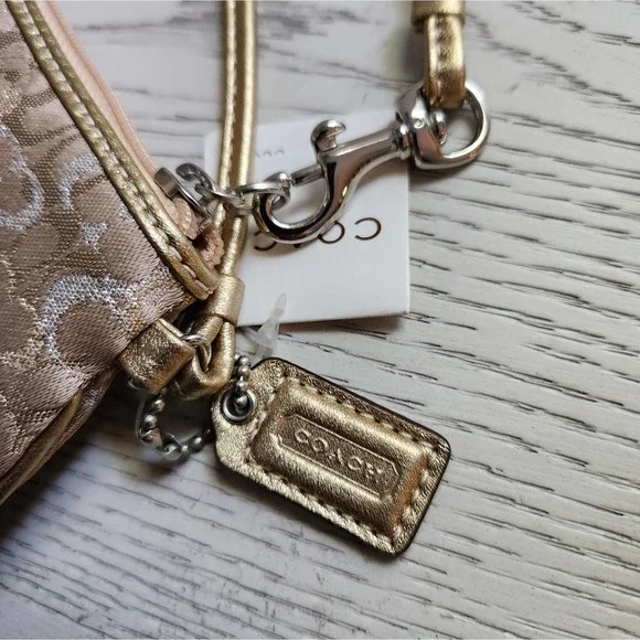 Coach Wristlet NWT - Picture 7 of 9